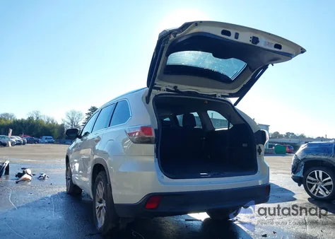 2015 Toyota Highlander Xle V6 z USA, uszkodzony, nr VIN 5TDJKRFH3FS162596